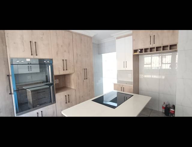 4 BEDROOM DUPLEX TO LET IN MODEL PARK